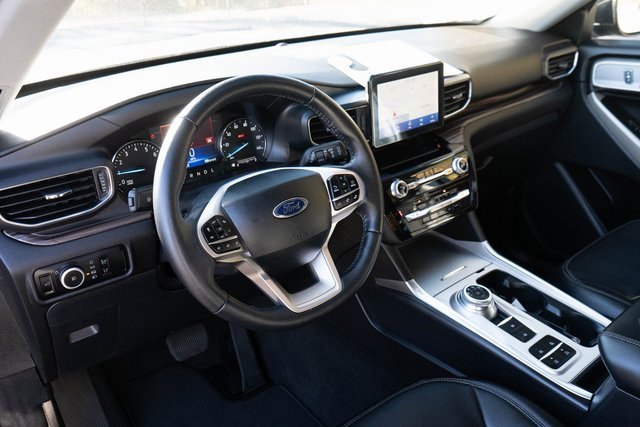 Used 2024 Ford Explorer Limited image 3