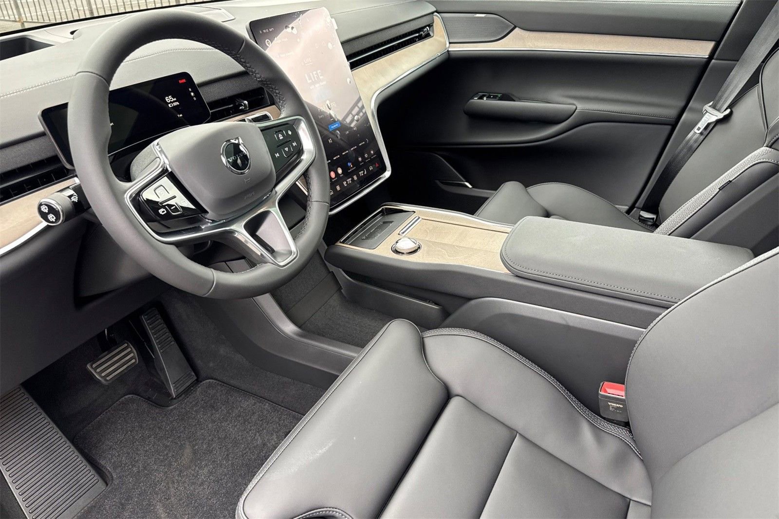 New 2025 Volvo EX90 Plus w/ Protection Package Premier image 11