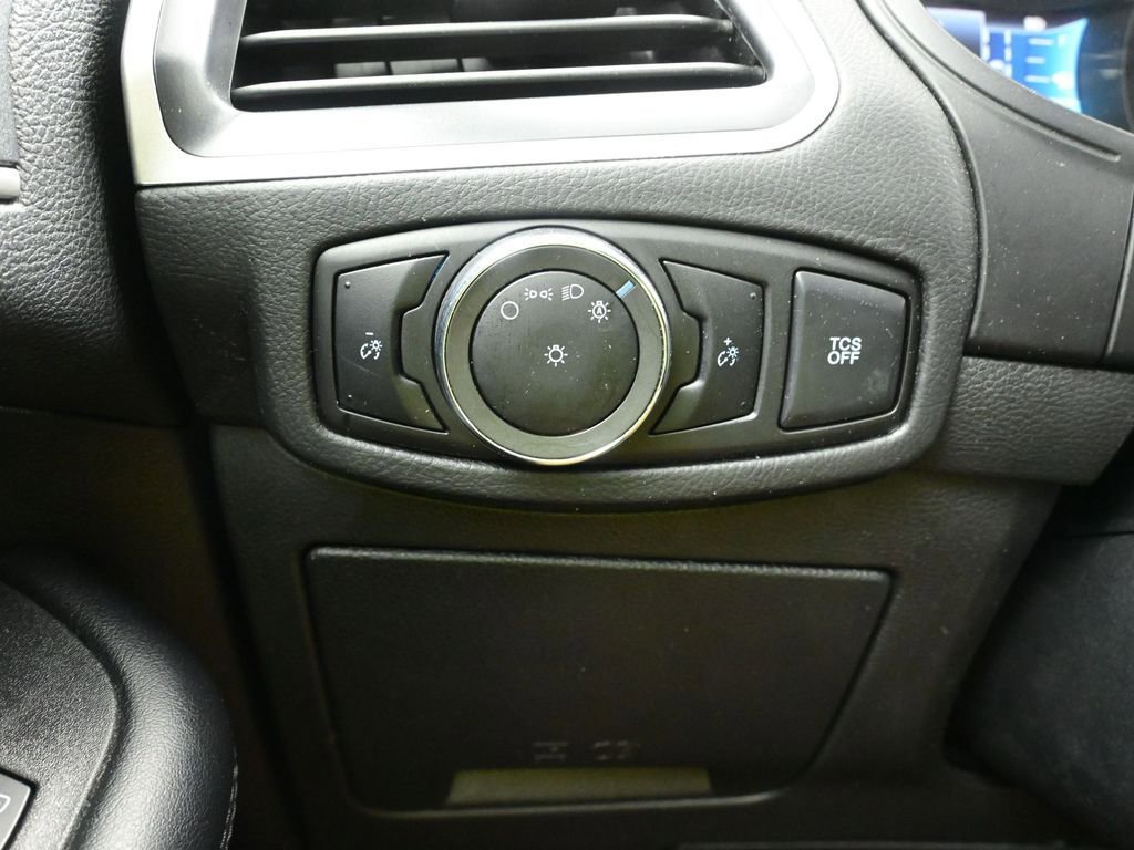 Used 2024 Ford Edge SEL image 18