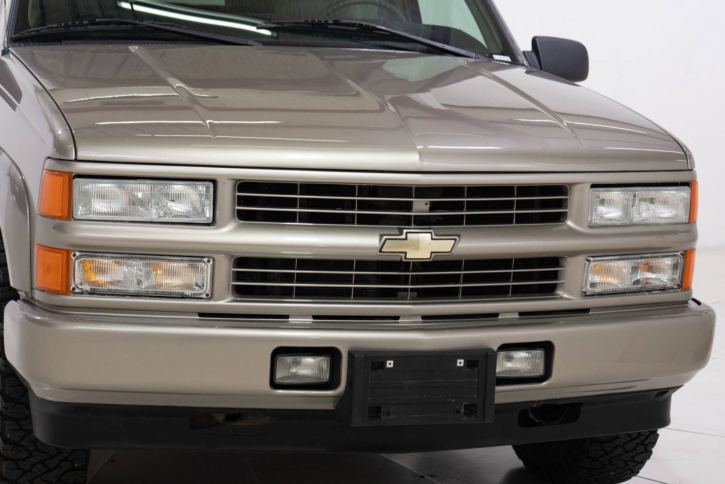 Used 2000 Chevrolet Tahoe Z71 w/ Comfort & Security Pkg AWD/4WD image 11
