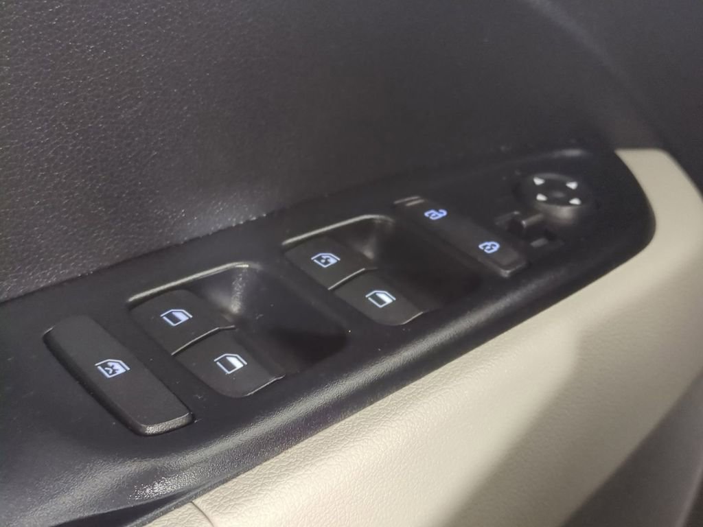 Used 2023 Hyundai Venue SEL image 29