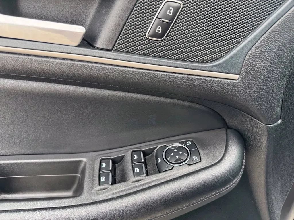 Used 2024 Ford Edge SEL AWD/4WD image 12