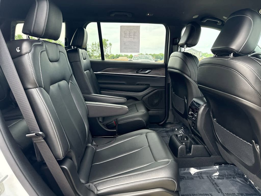 Used 2024 Jeep Grand Cherokee L Limited image 22