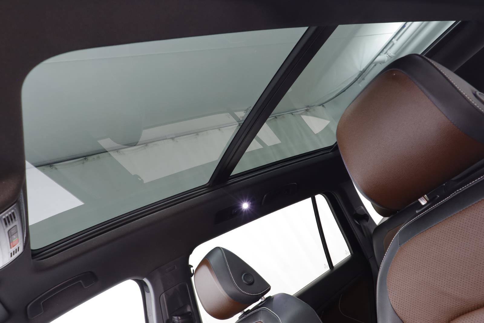 Used 2023 Volkswagen Tiguan SEL R-Line image 14