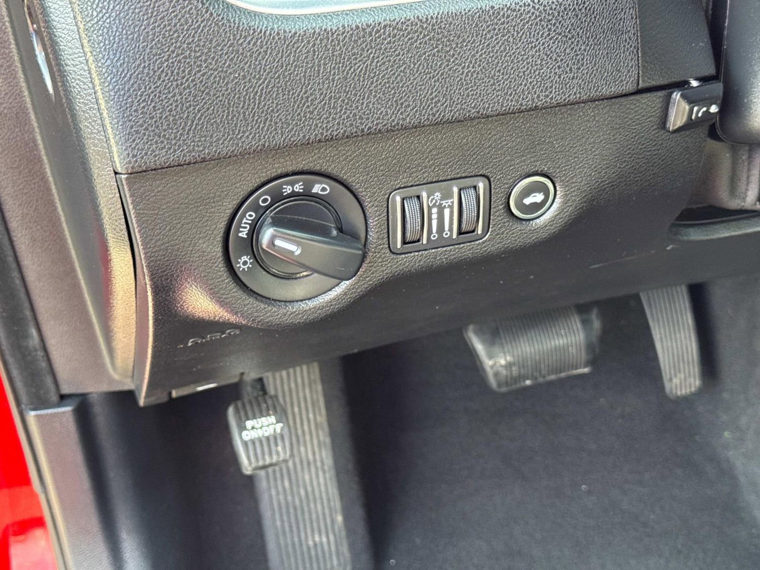 Used 2019 Dodge Charger SXT w/ Leather Interior Group image 27