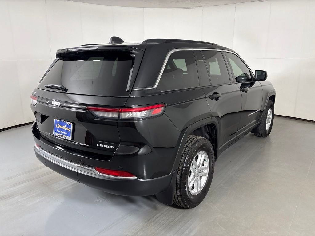 Used 2025 Jeep Grand Cherokee Laredo w/ MOPAR Finishing Package RWD image 8