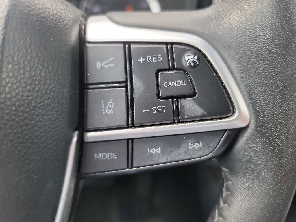 Used 2023 Toyota Highlander LE FWD image 16