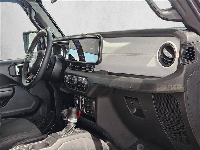 Used 2024 Jeep Wrangler Unlimited AWD/4WD image 18