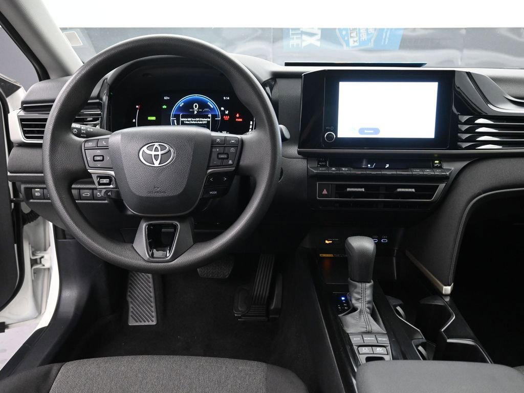 Used 2025 Toyota Camry LE image 11