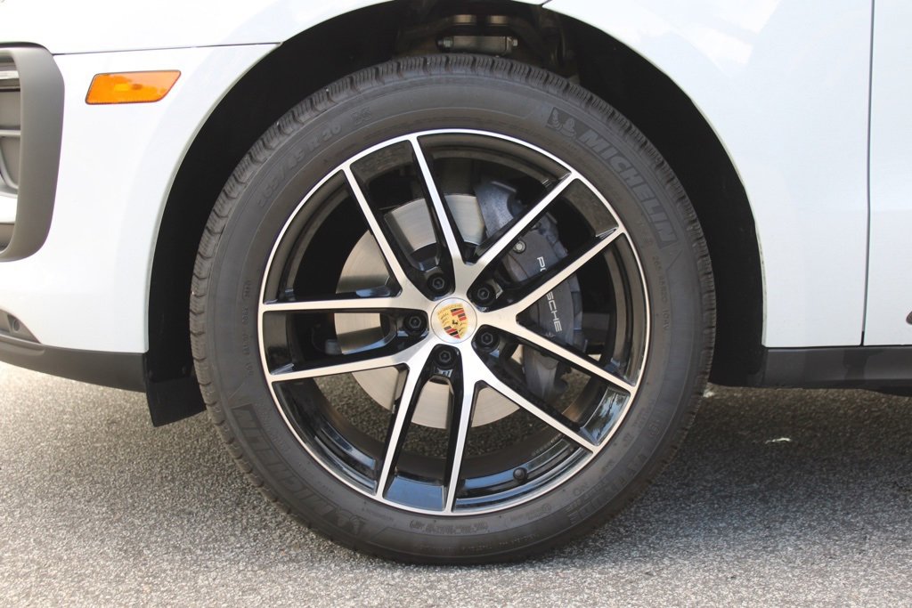 Used 2025 Porsche Macan image 13