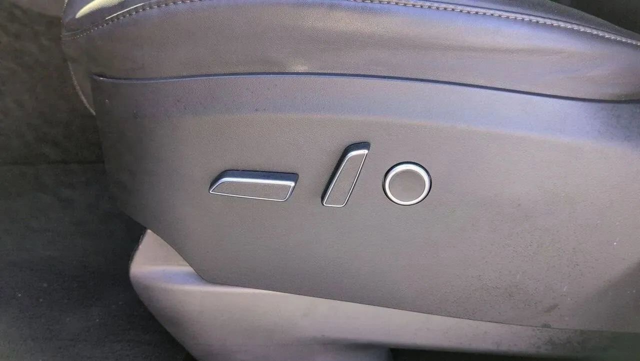 Used 2022 Tesla Model X AWD/4WD image 4