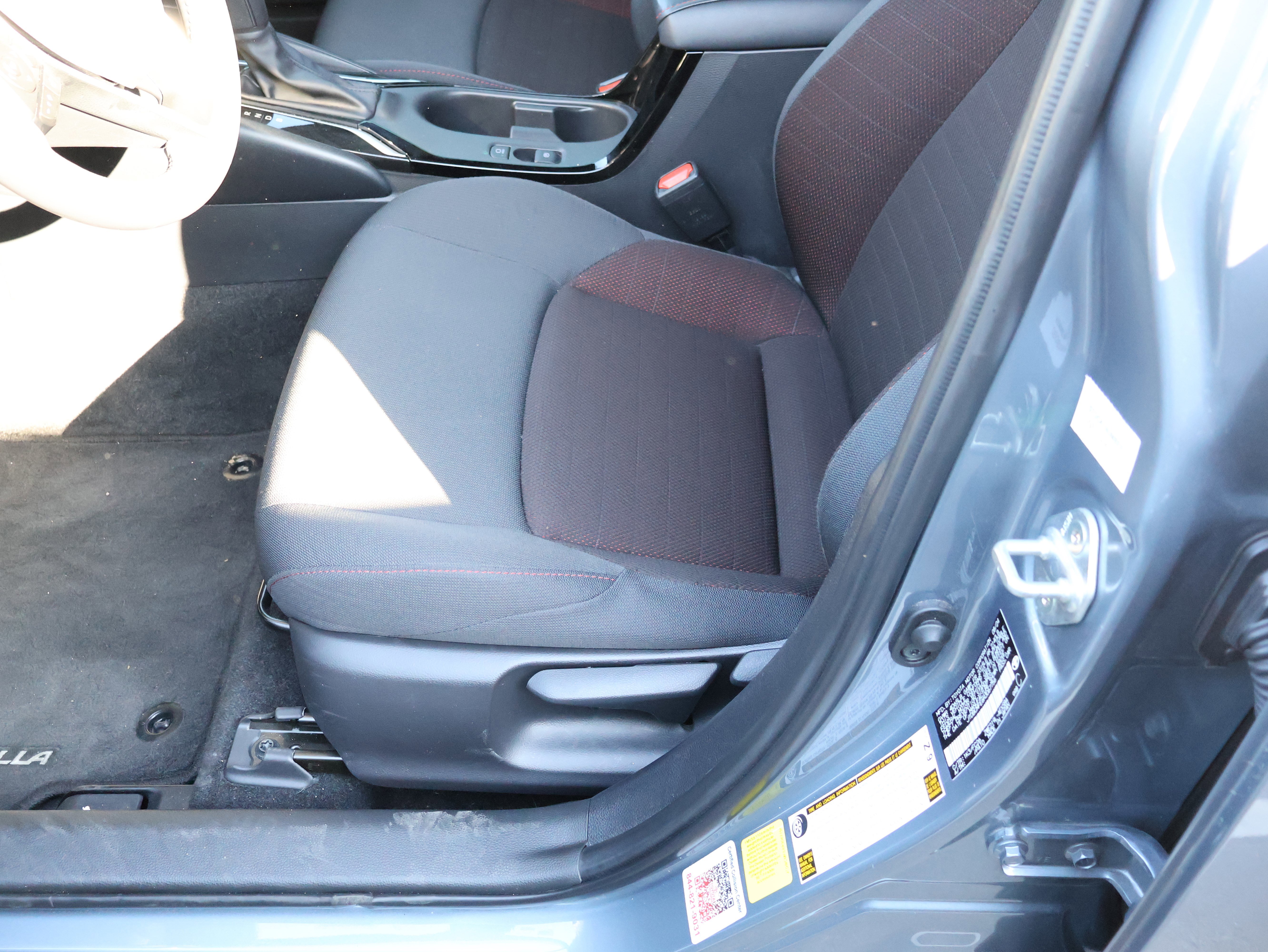 Used 2024 Toyota Corolla SE image 32