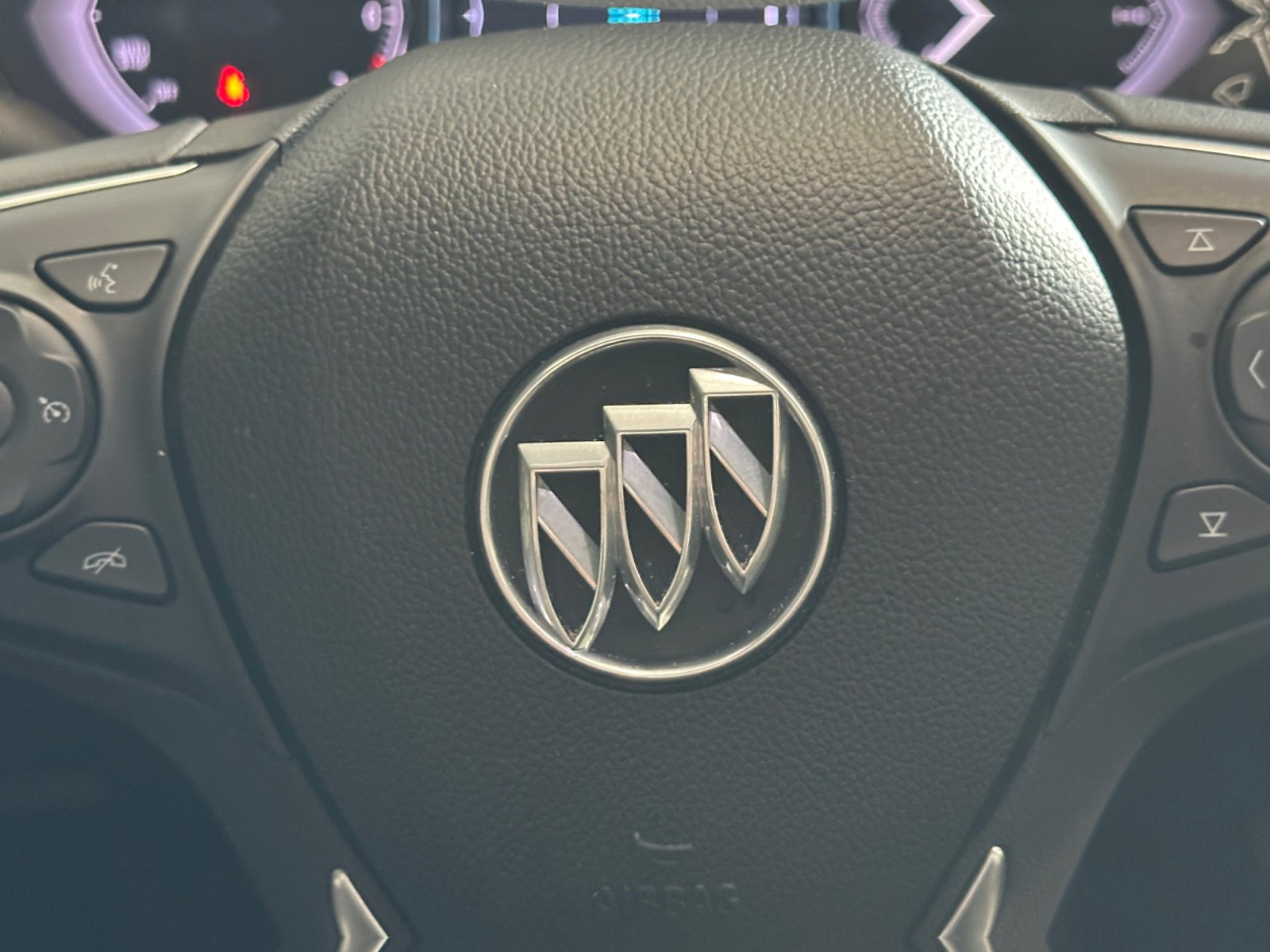 Used 2019 Buick Envision Essence FWD image 25