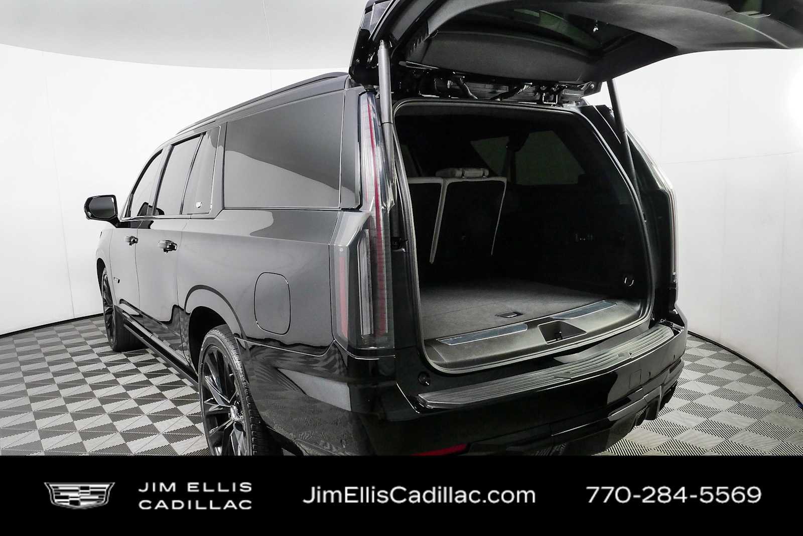 Certified 2025 Cadillac Escalade ESV V w/ LPO, ONYX Package AWD/4WD image 36