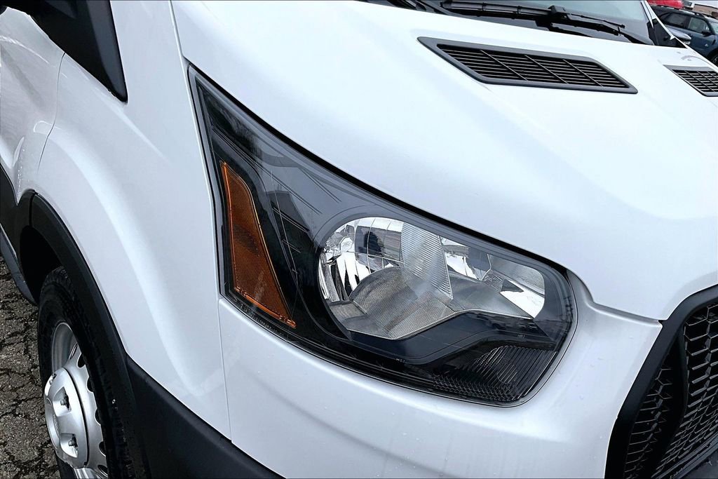 New 2026 Ford Transit 250 148 Medium Roof Extended AWD image 32
