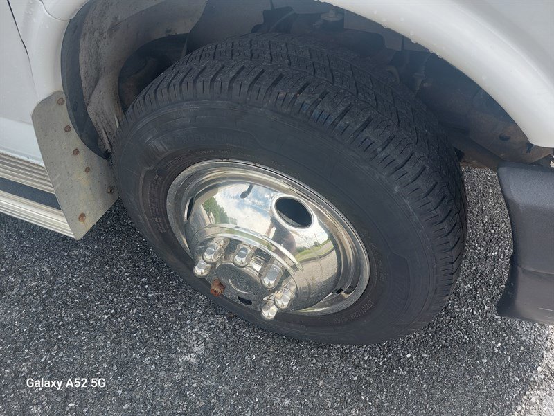 Used 2017 Chevrolet Express 4500 image 14