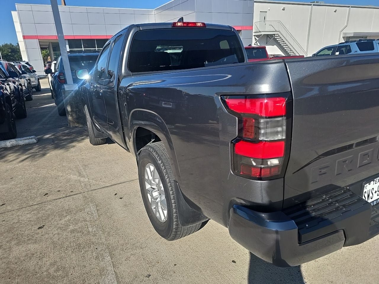 Used 2022 Nissan Frontier SV RWD image 6