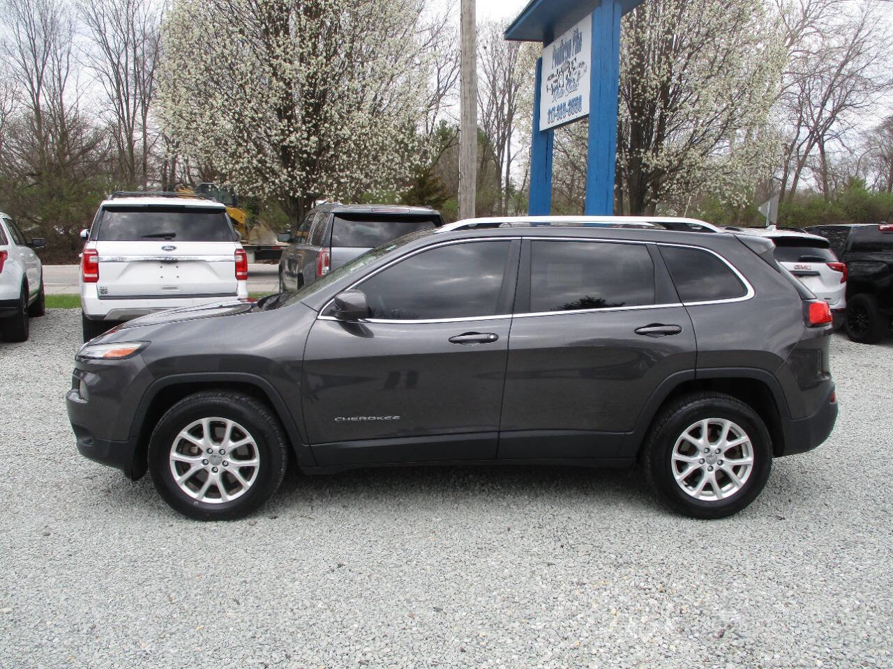 Used 2016 Jeep Cherokee Latitude w/ Cold Weather Group image 2