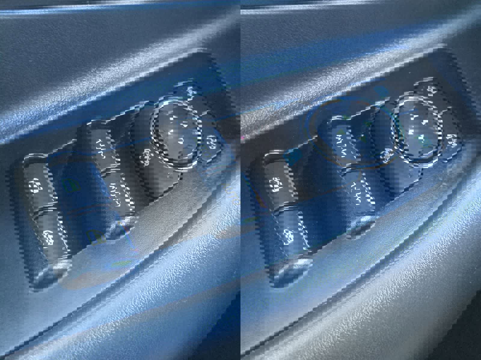 Used 2015 Ford Taurus SHO w/ Technology Package image 28