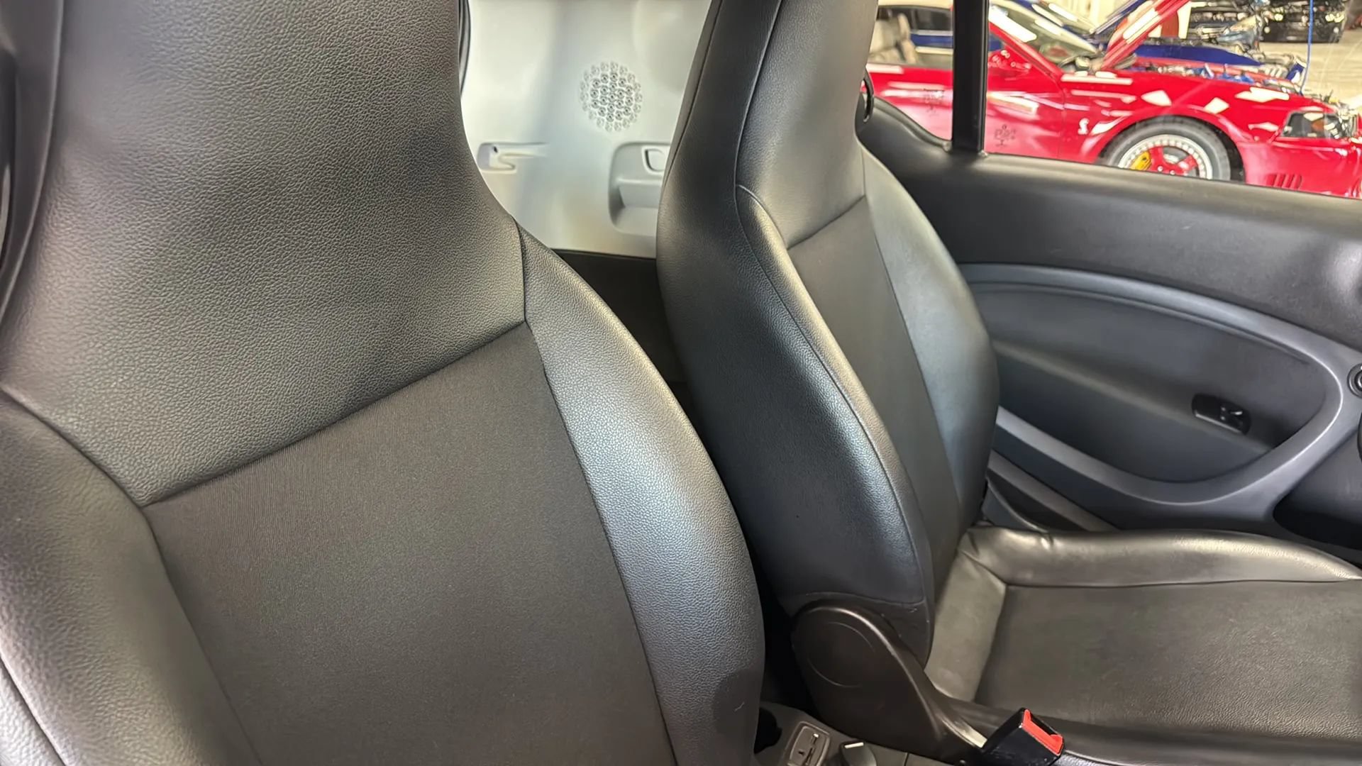 Used 2017 smart fortwo pure RWD image 11