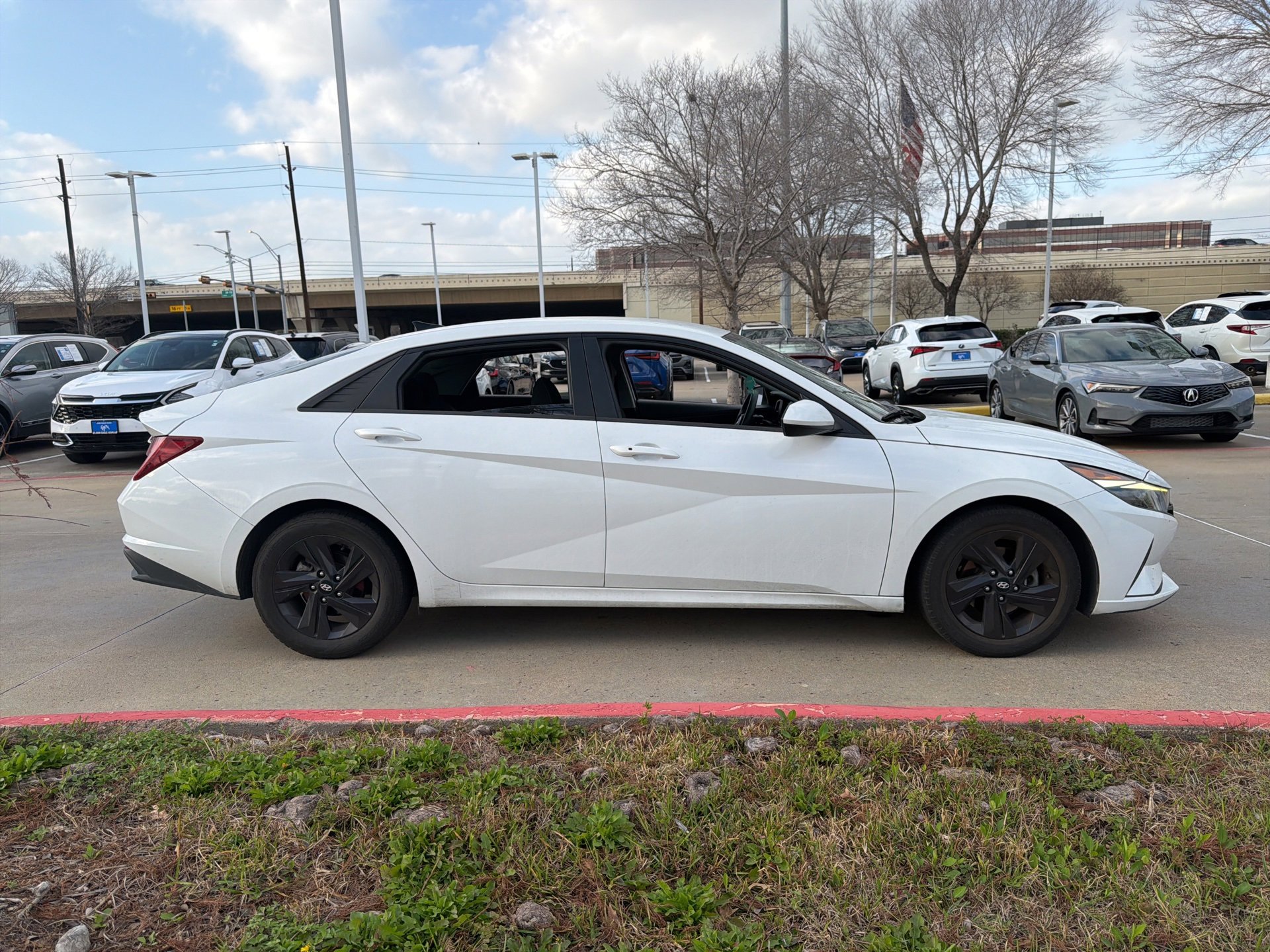 Used 2021 Hyundai Elantra SEL image 4
