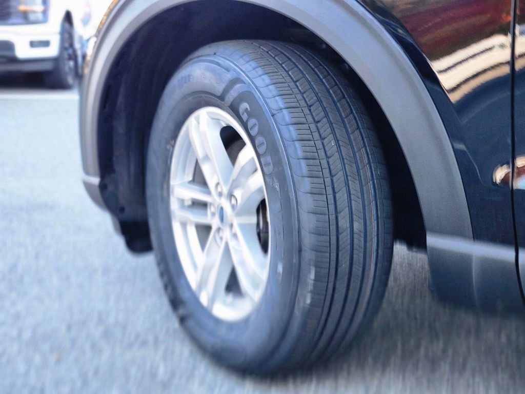 Used 2022 Ford Explorer XLT w/ Equipment Group 202A image 35