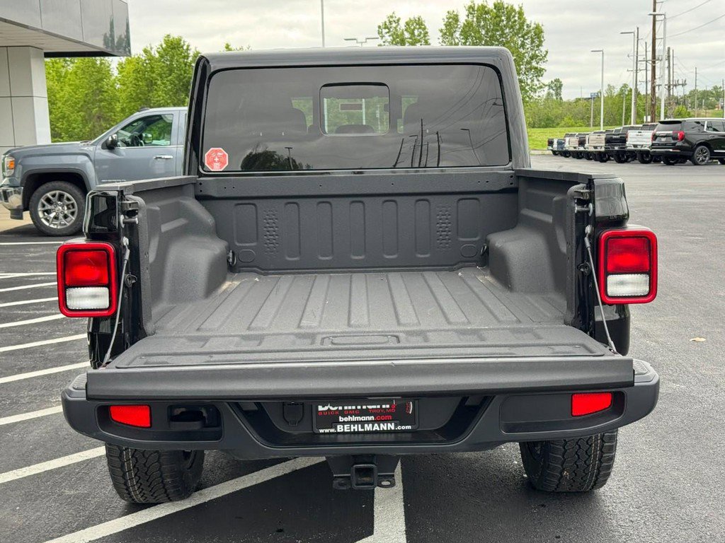 Used 2025 Jeep Gladiator Sport AWD/4WD image 7