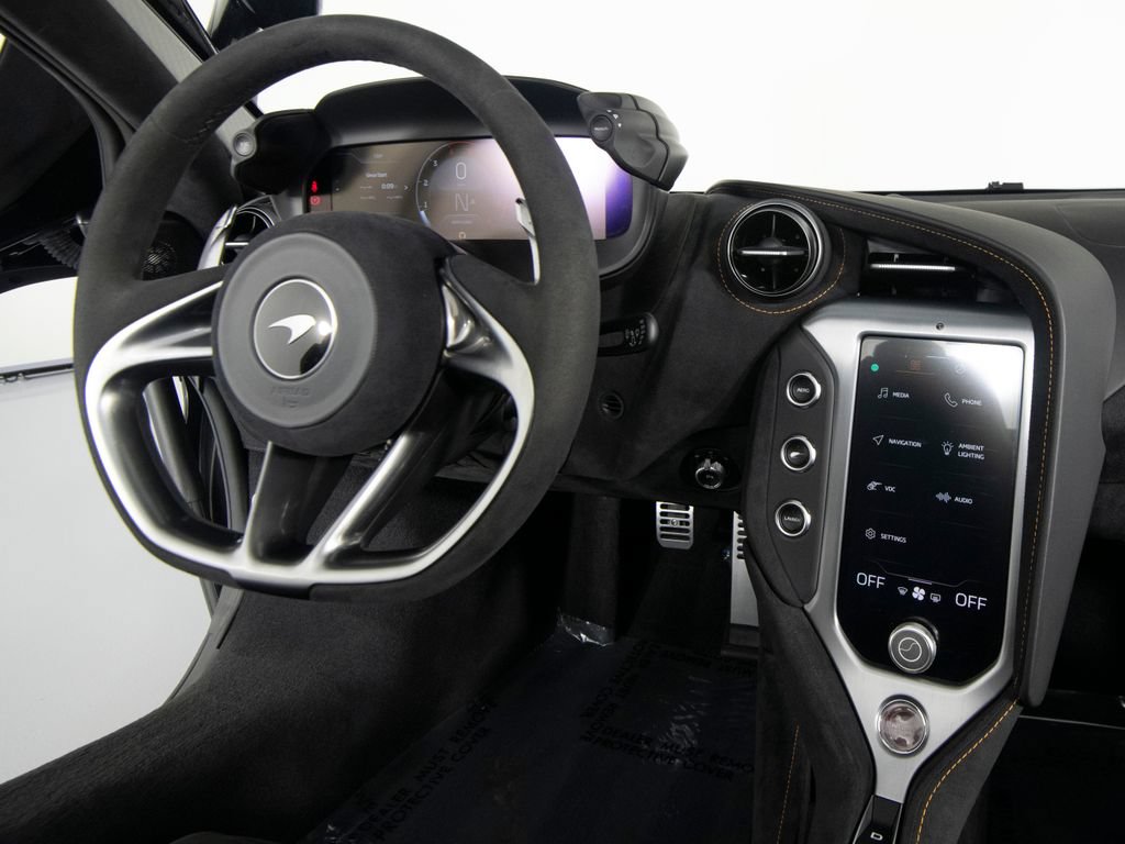 Used 2024 McLaren 750S Spider RWD image 28
