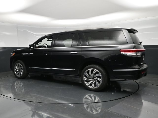 Used 2022 Lincoln Navigator L Reserve AWD/4WD image 10