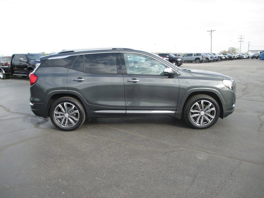Used 2019 GMC Terrain Denali w/ Advanced Safety Package image 5