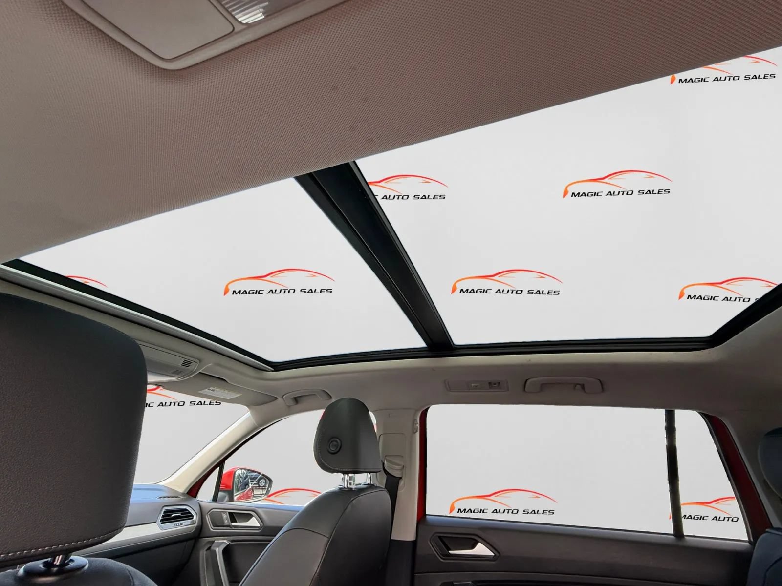 Used 2019 Volkswagen Tiguan SE w/ Panoramic Sunroof Package AWD/4WD image 37
