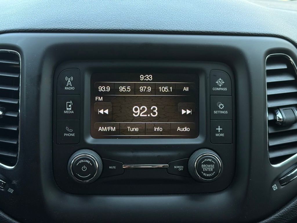 Used 2018 Jeep Compass Latitude w/ Cold Weather Group image 28