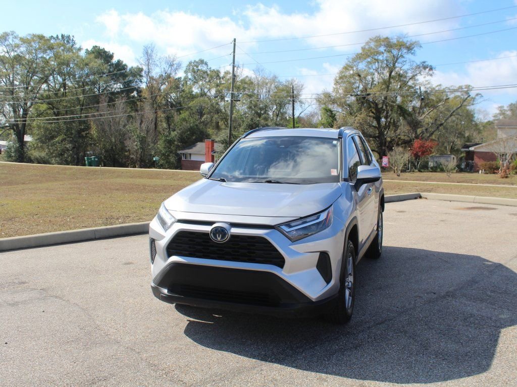 Used 2022 Toyota RAV4 XLE w/ Convenience Package image 8