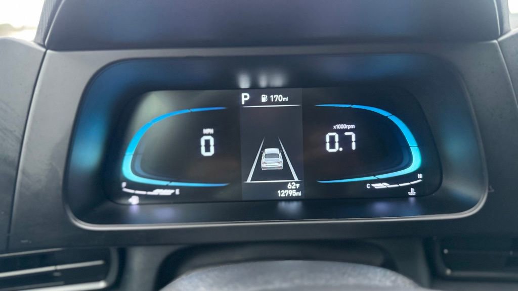 Certified 2025 Hyundai Elantra Sport image 10