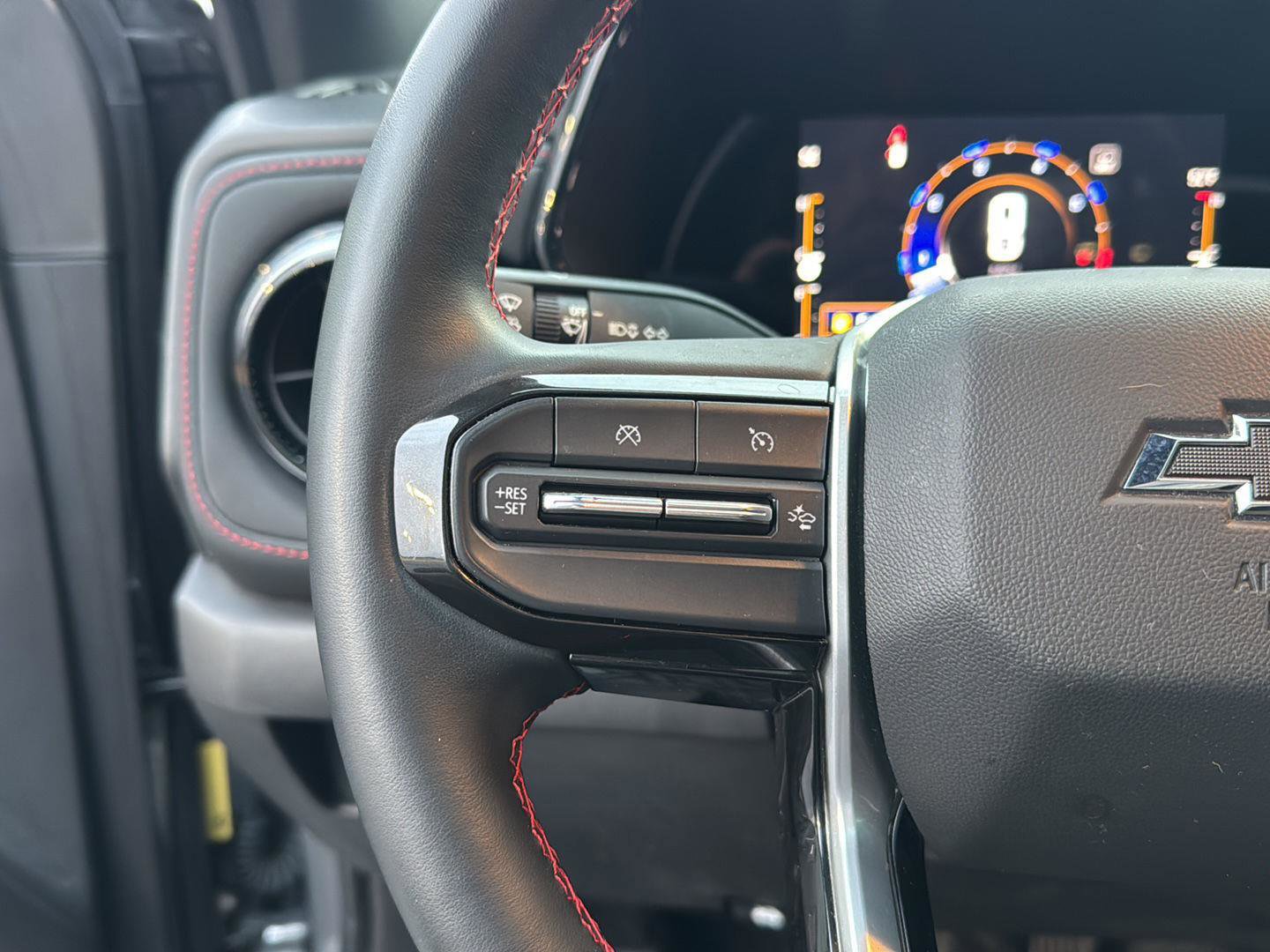 Used 2023 Chevrolet Colorado Z71 w/ Z71 Convenience Package 2 image 18