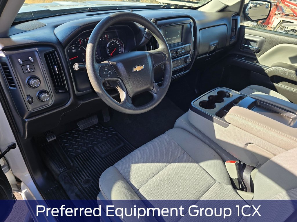 Used 2018 Chevrolet Silverado 1500 Custom w/ Custom Convenience Package AWD/4WD image 2