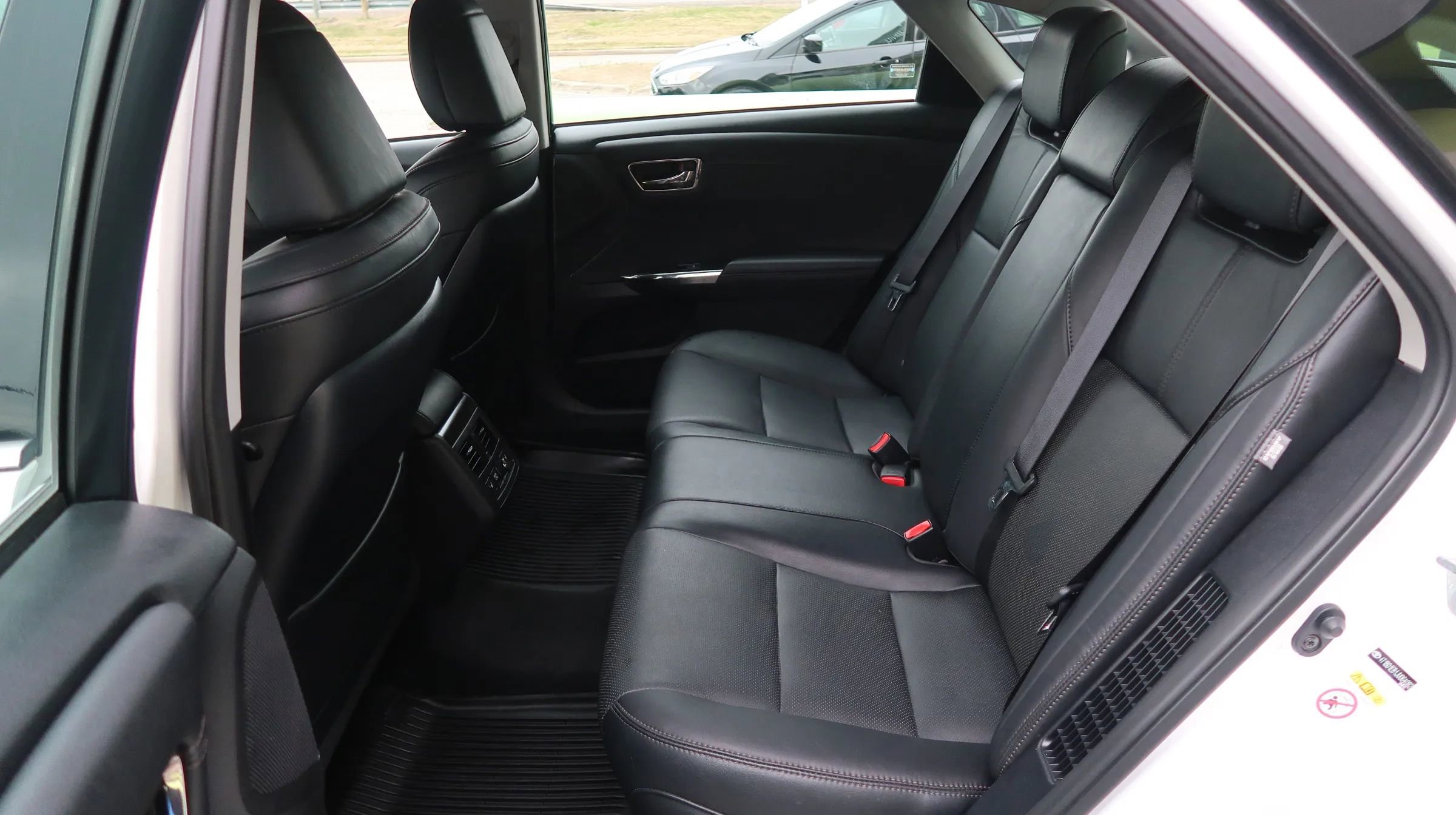 Used 2018 Toyota Avalon Limited w/ All Weather Liner Package FWD image 20