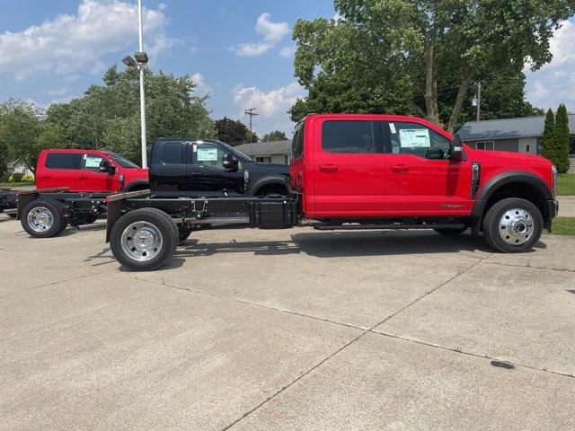 New 2025 Ford F550 4x4 Crew Cab image 9