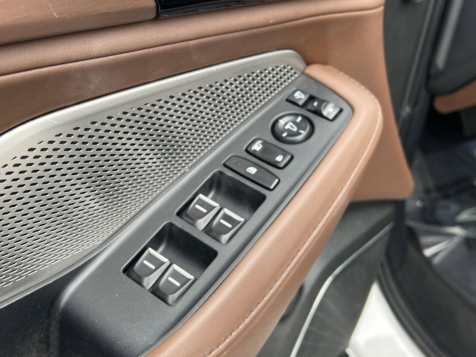 Certified 2024 Acura MDX FWD w/ Technology Package image 12