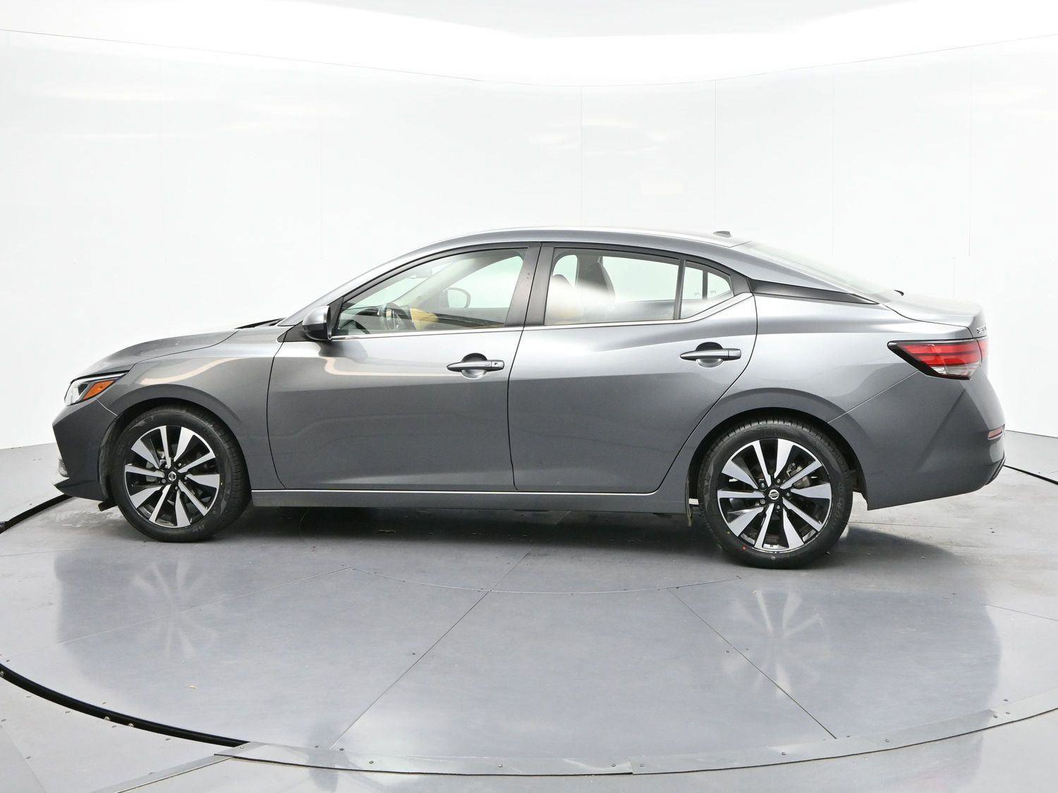 Used 2023 Nissan Sentra SV w/ SV Premium Package FWD image 4