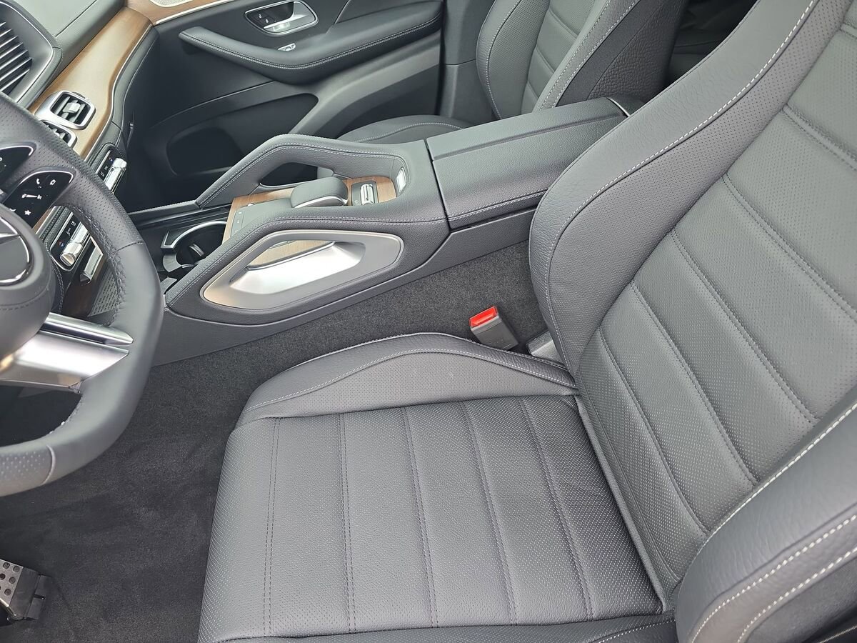 New 2026 Mercedes-Benz GLS 580 4MATIC image 15
