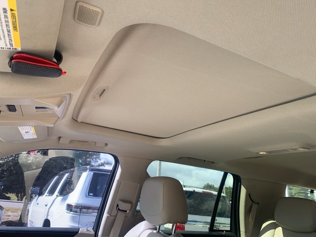 Used 2018 Cadillac Escalade Luxury RWD image 14