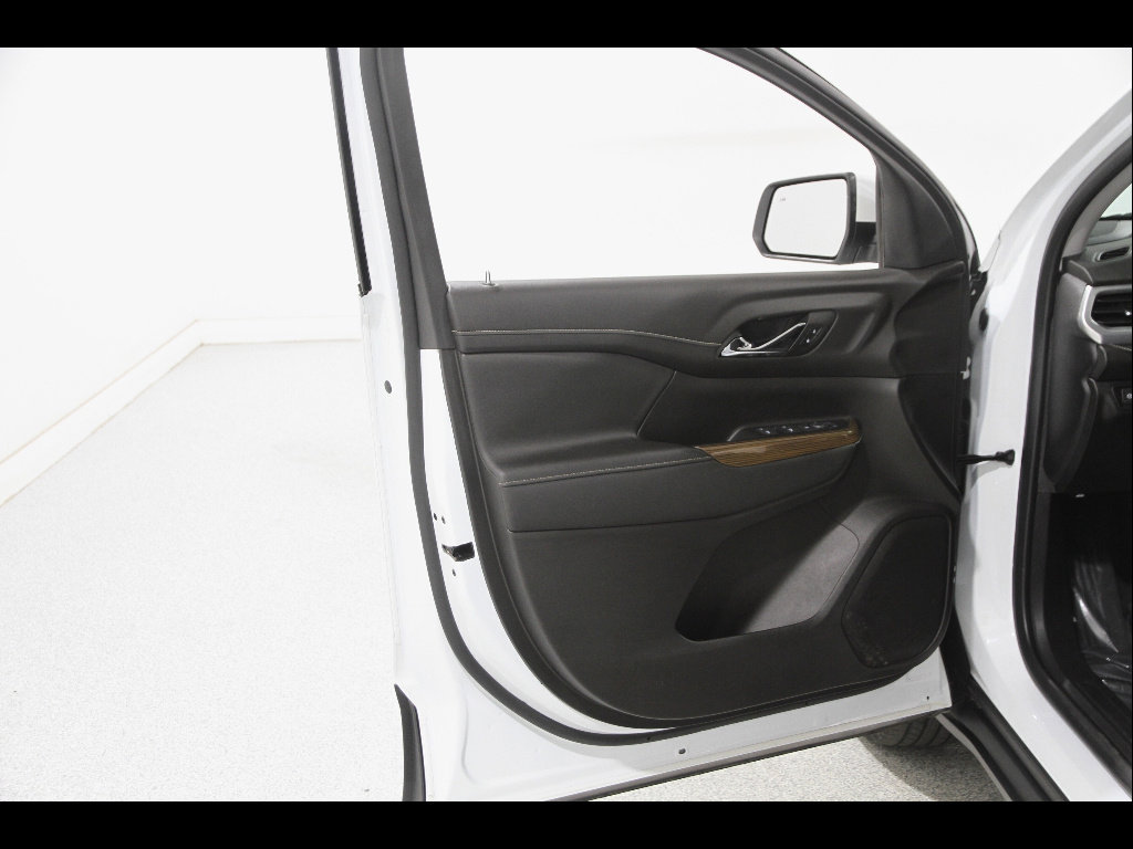 Used 2023 GMC Acadia SLE FWD image 4