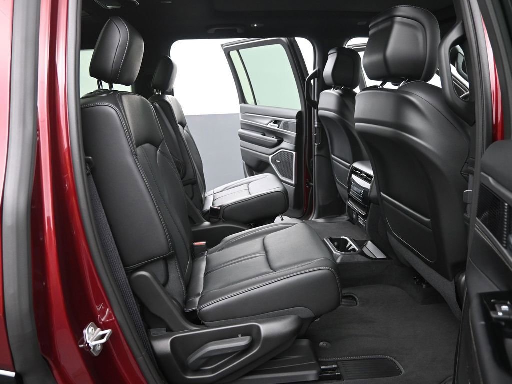 New 2026 Jeep Grand Wagoneer image 16