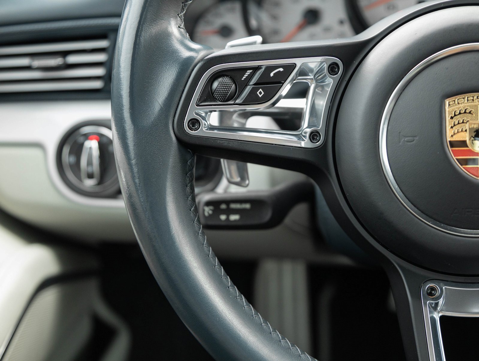 Used 2019 Porsche 911 Targa 4 GTS image 17