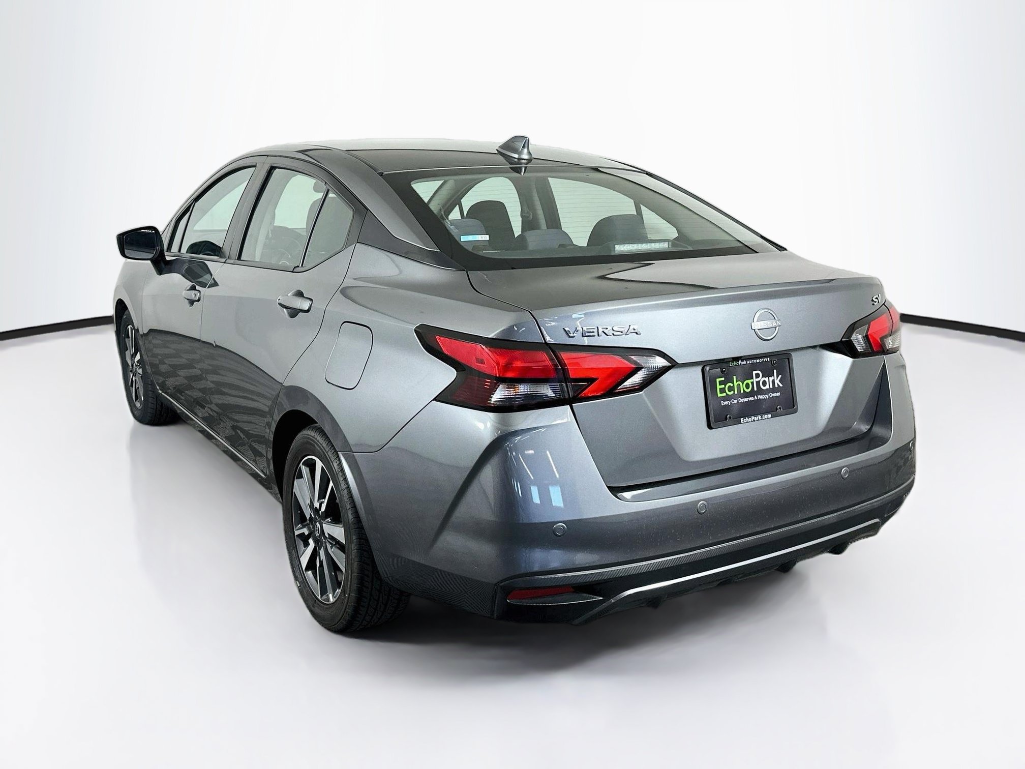 Used 2024 Nissan Versa SV FWD image 5