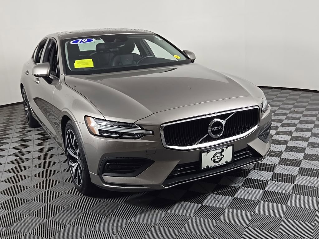 Used 2019 Volvo S60 T5 Momentum w/ Premium Package image 2