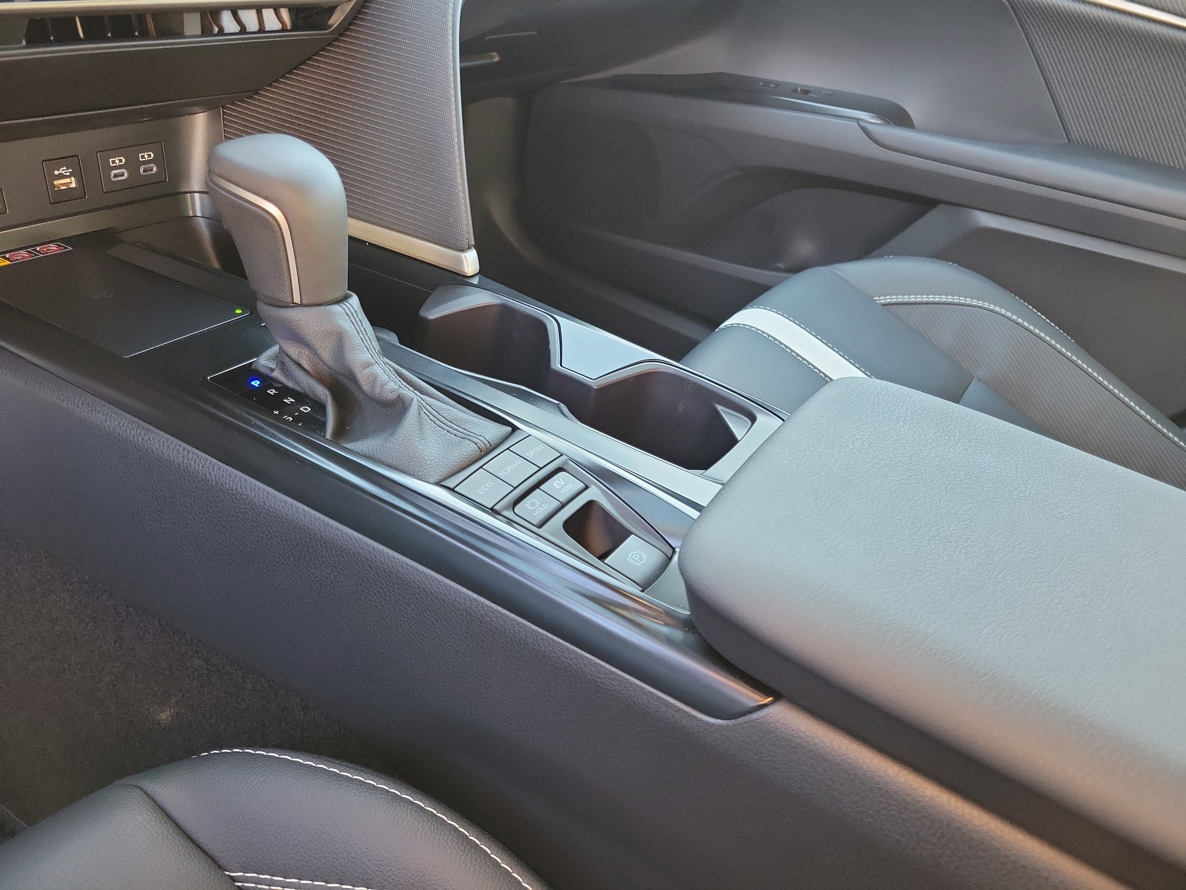 Used 2026 Toyota Camry SE FWD image 29