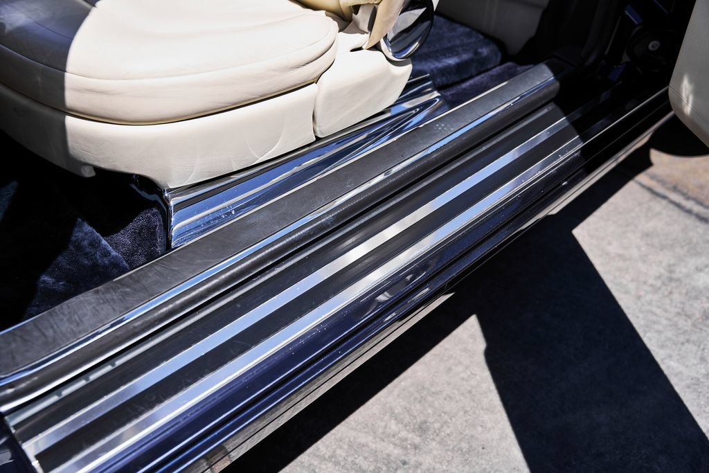Used 2009 Rolls-Royce Phantom Drophead Coupe RWD image 37