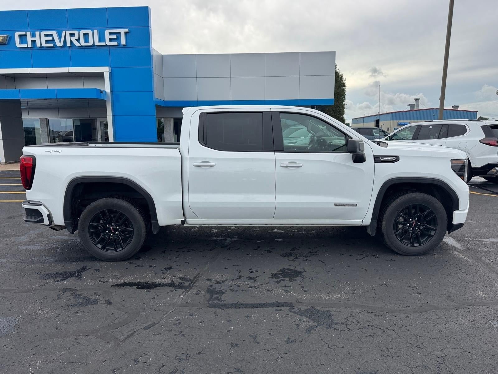Used 2024 GMC Sierra 1500 Elevation AWD/4WD image 2